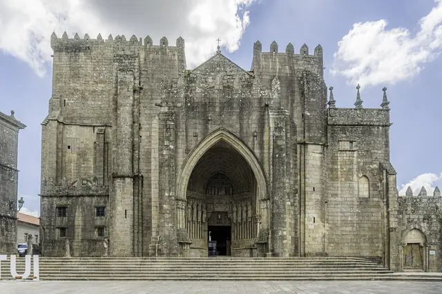 Catedral-fortaleza de Santa María de Tui, no Caminho Português de Santiago
